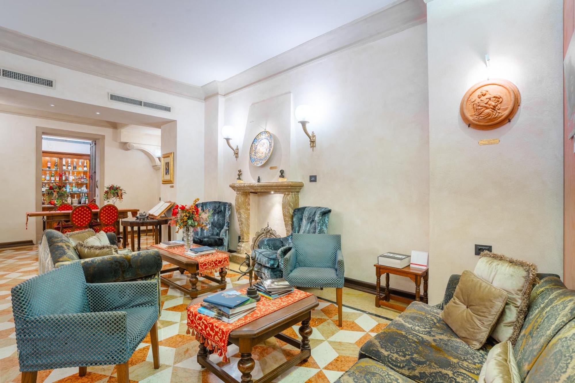 Art Commercianti Hotel 4*