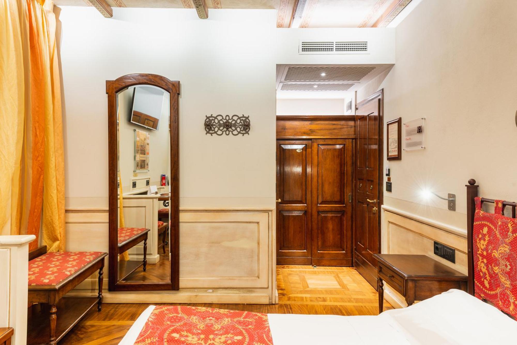Art Commercianti Hotel 4*